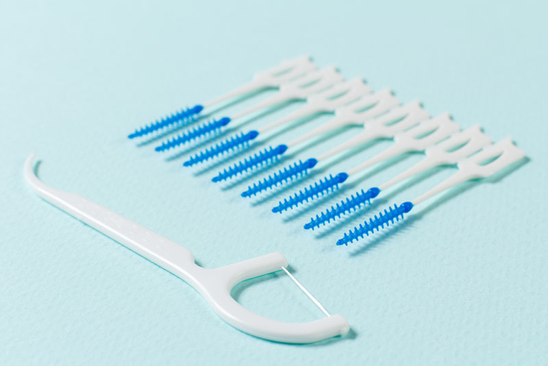 ¿Qué es un cepillo interdental?